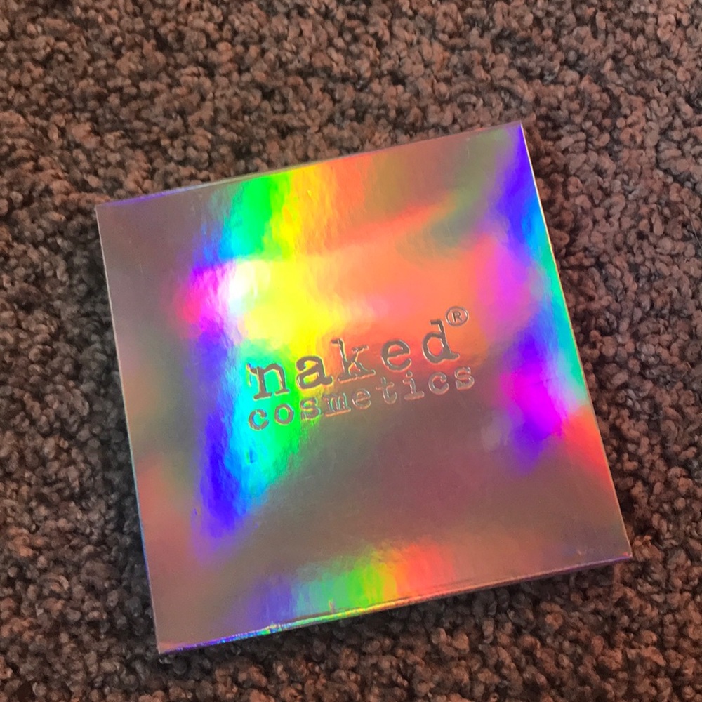 Naked cosmetic holographic highlighter